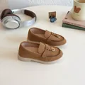 Braune Wildleder-Kinder-Loafer mit Metallschnalle und cremefarbener dicker Sohle - 21 / Braun