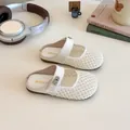 Sandales Mary Jane blanches tressées pour filles avec boucle en strass et semelle souple - EU 26 / Beige