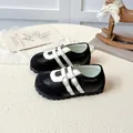 Scarpe in pelle bianca e nera per bambini con doppio velcro e suola in gomma antiscivolo - EU 22 / Nero