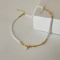 Collana in metallo dorato irregolare e perle con catena regolabile per uno stile elegante - Collana d'oro