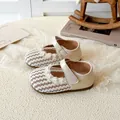 Beige Mary Jane shoes for girls with lace flowers and pearl details in a classic style - EU 21 / Beige