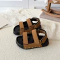 Sandales en daim marron pour enfants avec double velcro et détails de rivets argentés - EU 22 / Marron