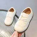 Off-white leather Brogue shoes for kids with classic wingtip carving and rubber soles - EU 21 / White