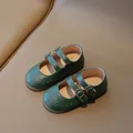 Deep green vintage Mary Jane leather shoes for girls with elegant brogue cutout details - EU 23 / Green