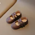 Dark brown Mary Jane kids shoes with vintage brogue carving and double straps - EU 21 / Brown