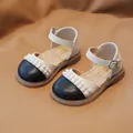 Mädchen Mary Janes in Beige und Schwarz mit Perlen und verstellbarem Riemchen - EU 23 / Beige