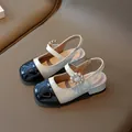 Two-tone girls' Mary Jane sandals in cream and black patent leather with pearl buckle - EU 27 / White
