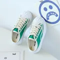 Mules de lona verde para niños con suela gruesa de goma blanca y puntera de concha - EU 27 / Verde