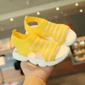Sandali estivi gialli in maglia per bambini con suole spesse in gomma bianca antiscivolo - EU 26 / Giallo