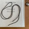 Choker élégant en velours noir avec embouts argentés et pendentif en cœur - Noir
