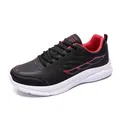 Zapatillas de cuero para hombre en negro y rojo con suela blanca acolchada gruesa - 38 / Negro y Rojo (23999)