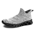 Scarpa da corsa in rete grigia con suola ammortizzata geometrica cava di colore nero - Grigio