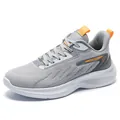 Lichtgrijze ademende mesh hardloopschoenen met dikke witte dempende zool en oranje accenten - 40 / 7023 Grijs