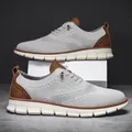 Atmungsaktive graue Herren-Slipper aus Strick mit Brogue-Lederakzenten und weißer dicker Sohle - 39 / Sportlicher Freizeitstil / Grau