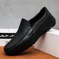 Classic black leather slip-on loafers for men with matte litchi texture and moccasin stitching - EU 39 / Black