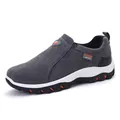 Chaussures de randonnée grises à enfiler avec semelle antidérapante orange et daim - Gris