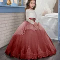 Blumenmädchenkleid mit Spitzenoberteil, langen Ärmeln und Stickerei in Bohnensandrot - 8-9 Jahre / Burgunderrot