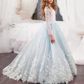 Elegantes hellblaues langärmeliges Blumenmädchenkleid mit floraler Spitzenbestickung - Himmelblau / 8-9 Jahre