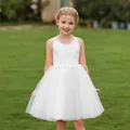 Detailansicht des weißen floralen Spitzenoberteils und des Tüllrocks für Blumenmädchen - 8-9 Jahre / Beige