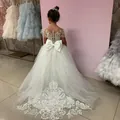 Weißes Blumenmädchenkleid mit Spitzenstickerei, großer Schleife und Perlenknöpfen - 8-9 Jahre / Elfenbein