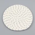 Posavasos redondo de algodón blanco con motas gris oscuro y un diseño en espiral - Diámetro 18cm / Puntos Grises