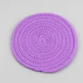 Posavasos de cuerda de algodón tejido morado con diseño minimalista de espiral - Diámetro 18cm / Púrpura profundo