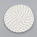 Posavasos redondo de algodón blanco con costuras azules y diseño de textura en espiral - Diámetro 18cm / Azul con Lunares