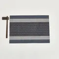 Tovaglietta in PVC intrecciato a righe grigie con trama resistente al calore - Grigio Scuro e Marrone