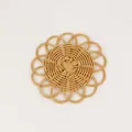 Round sunflower-shaped woven coaster in natural wood color with petal edges - Sunflower Style / 15cm