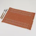 Rectangular woven paper placemat in rust red with white zigzag lines and fringe - 45*30cm / Orange Paper Bi-color Wave