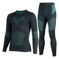 Thermisch ondergoed set voor de winter met sneldrogende stof en groene sportieve lijnen - M / Top en Broek / Heren Groen