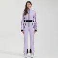Damen Skioverall in Lavendel mit schwarzem Gürtel und wasserfestem Funktionsmaterial - XS / Oberteil und Unterteil / Lavendel