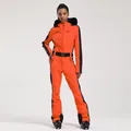 Combinaison de ski femme orange vif ajustée avec garniture noire et capuche en fourrure - XS / Ensemble (Style 2313) / Orange