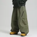 Pantaloni da sci verde militare impermeabili stile cargo con ampie tasche e gamba larga - XS / Verde Militare