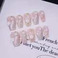 Unghie finte fatte a mano rosa cat-eye con rilievo floreale 3D e dettagli glitterati - XS / Sakura Occhio di Gatto Forma Bara Corta