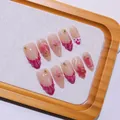 Unghie finte a mandorla fatte a mano con intaglio floreale 3D e sfumatura rosa - XS / Rosa Gradiente