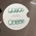 Faux ongles courts carrés vert menthe œil de chat sur carte de taille blanche - XS / Œil de Chat Vert Menthe (CB23)