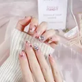 Uñas postizas rosa degradado con pedrería de corazón y brillantes acentos de cristal - XS