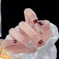 Faux ongles faits main rouge cerise avec paillettes argentées et petits strass - XS / Chaîne Française Bourgogne Carré Moyen (061)