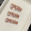 Uñas postizas Rococo hechas a mano con conejo 3D, lazos y detalles de purpurina plata - XS / Estilo Trapecio Medio Conejo Rococó (S40)
