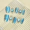 Uñas postizas ojo de gato azules con rayas plateadas y decoraciones de pedrería de cristal - XS / Trapecio corto