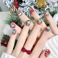 Unghie natalizie fatte a mano con Babbo Natale 3D, renna e alberi di Natale - XS