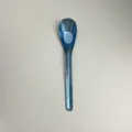 Minimalistischer tiefblauer Titan-Suppenlöffel mit strukturierter Oberfläche und Griff - Standardausführung / Dunkelblau
