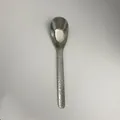 Suppenlöffel aus Titan mit gehämmerter Textur am Griff und glattem Silberfinish - Gehämmertes Modell / Silber