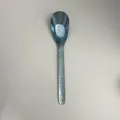 Titan-Suppenlöffel mit einzigartigem Hammerstruktur-Griff und polierter ovaler Löffelform - Gehämmertes Modell / Blau