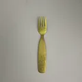 Tenedor infantil de titanio dorado con acabado mate lavado a la piedra para niños - Brocheta individual / Oro Cristalino