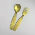 Juego de cubiertos infantiles de titanio dorado con cuchara y tenedor con textura - Juego de Cuchara y Tenedor / Oro Cristalino