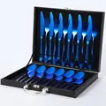 Set posate 24 pezzi in acciaio inossidabile blu reale con elegante valigetta nera porta posate - Blu (Confezione Regalo Nera)