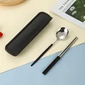 Set posate portatili in acciaio inox con cucchiaio nero, bacchette e contenitore - Cucchiaio Bacchette Nero Argento (Custodia Nera)