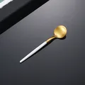 Cucchiaio in acciaio inox 304 con testa dorata opaca e moderno manico bianco - Cucchiaino Da Tè In Platino